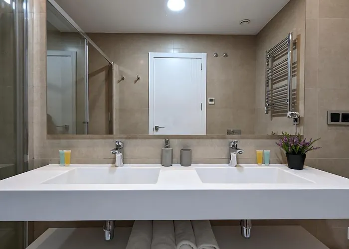 Sunset Waves Sun & بينايدورم